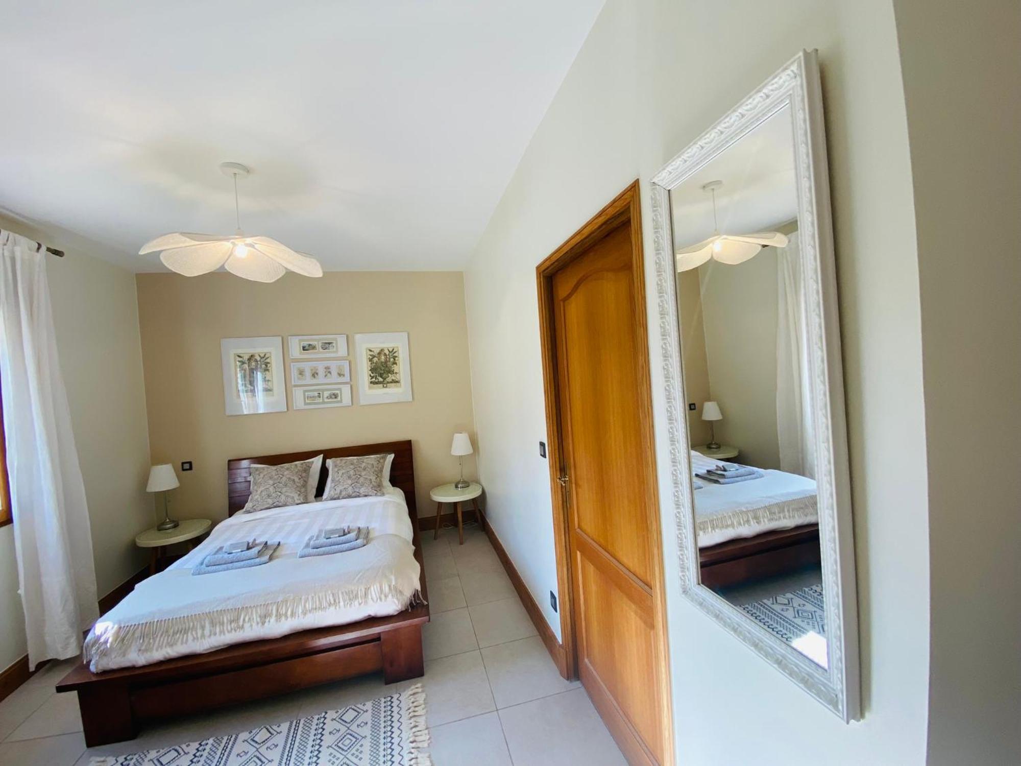 Bed and Breakfast Le Hibou Heureux Bézenac Exterior foto